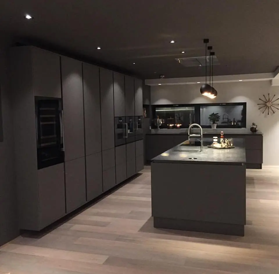 Et kjøkken i mørke nyanser - Bilde 2